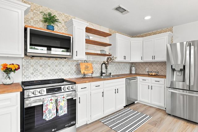 123 S Meadowbrook Dr, Pottsboro, TX kitchen